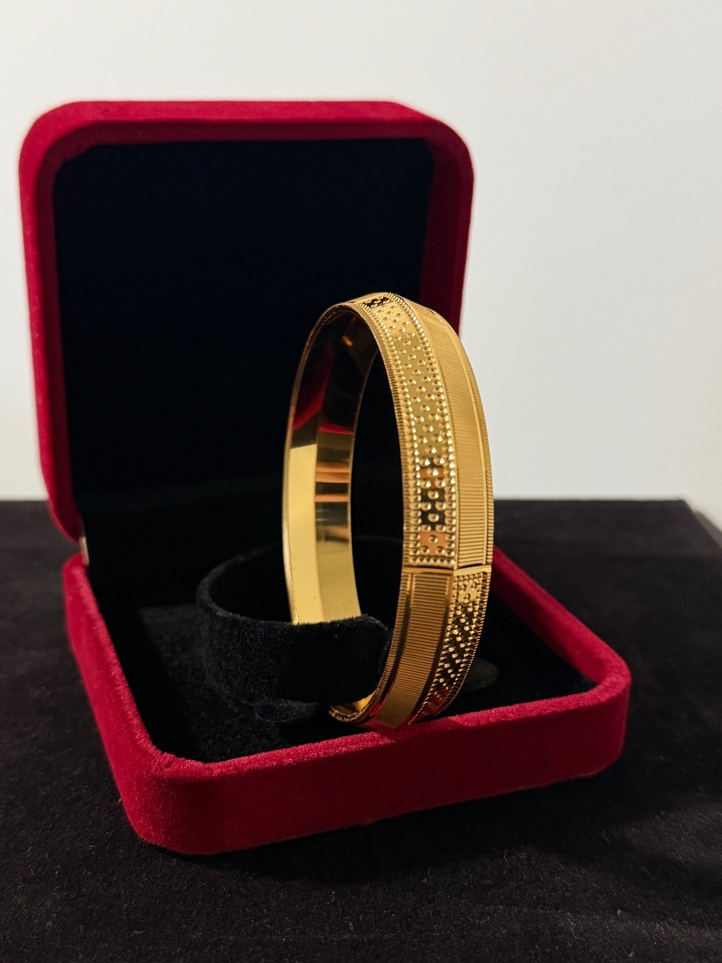 Wide dotted kada