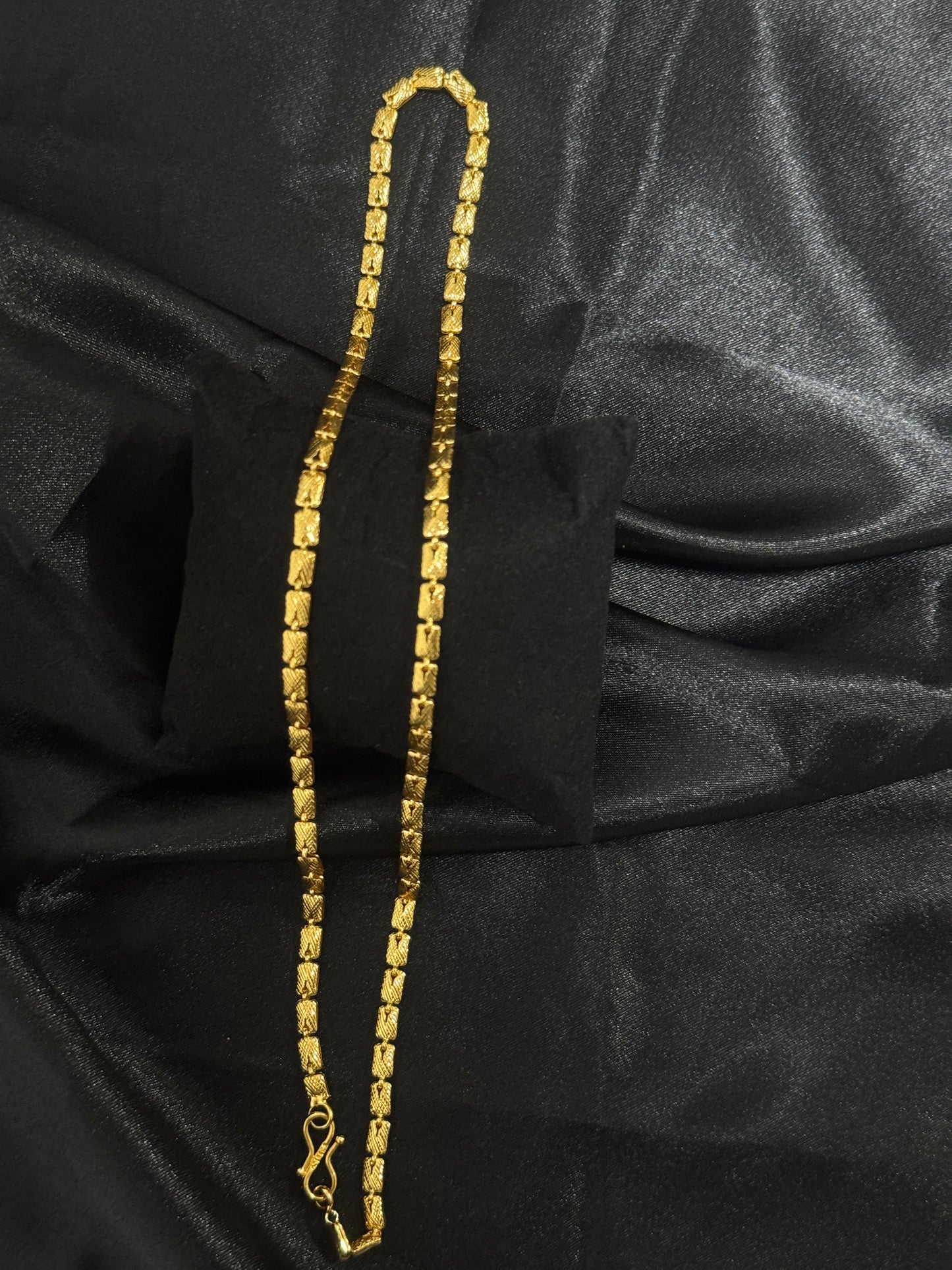 Biscuit chain in gold plating