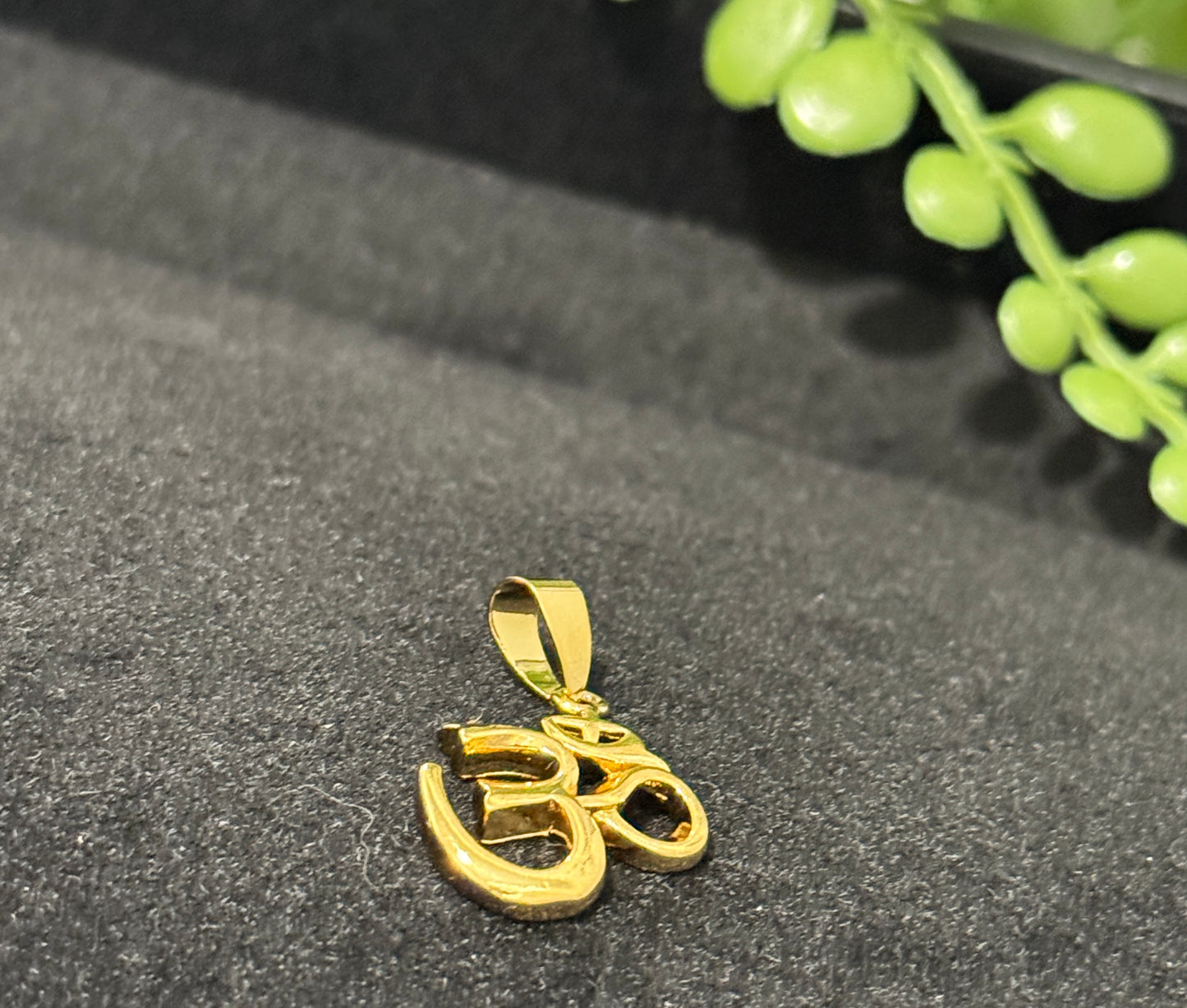 Om pendant